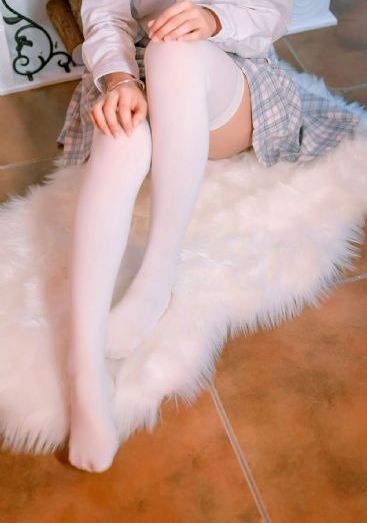 不扣钮扣的女孩