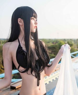 两乳房又高又大