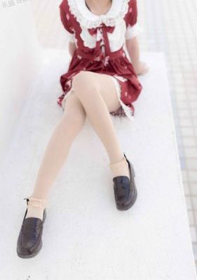 美女校花张开腿让我电影