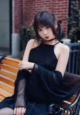 变成黑皮辣妹然后和朋友做