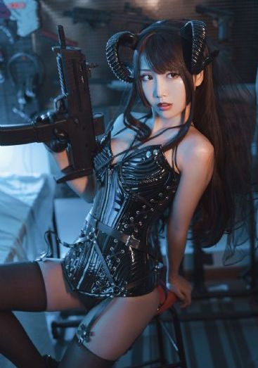 25岁女高中生